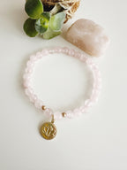 Pulsera "Pureza del corazón"  Flor de loto y Cuarzo Rosa. Incluye significado de su piedra y Packing para regalo