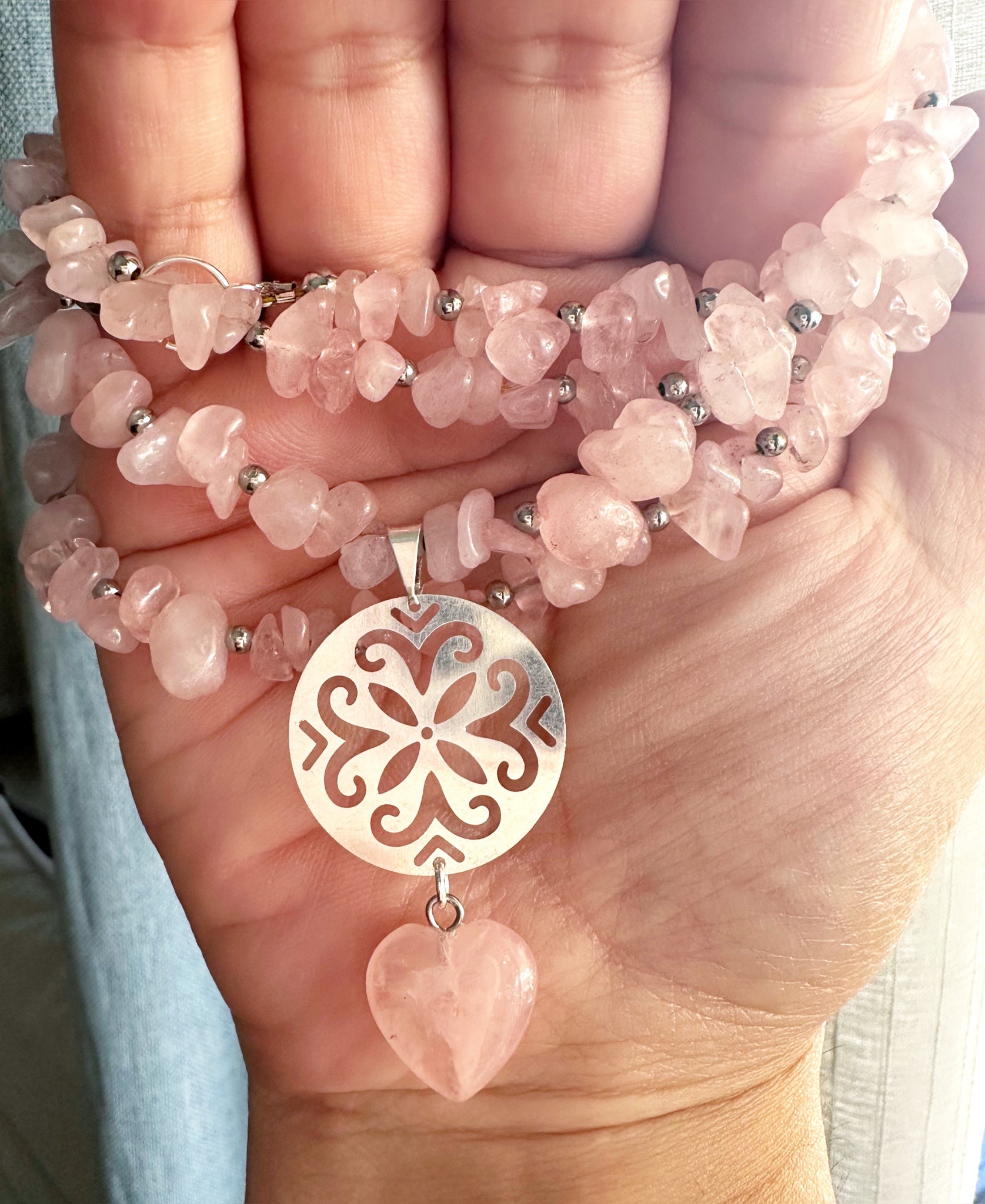 Collar Largo de Cuarzo Rosa “Energía del Corazón”