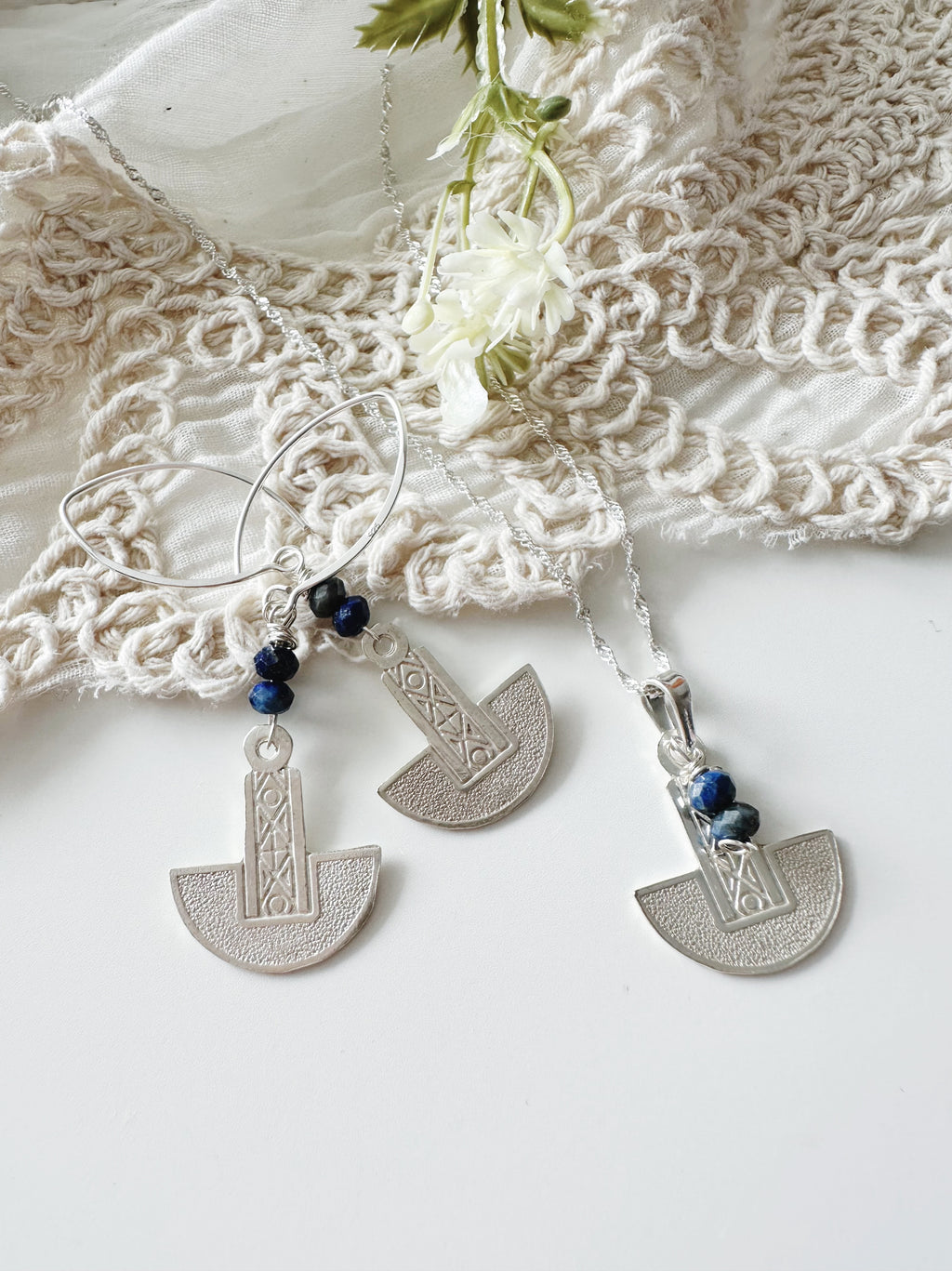 Conjunto de plata con Piedra Lapislázuli “Verdad Interior”