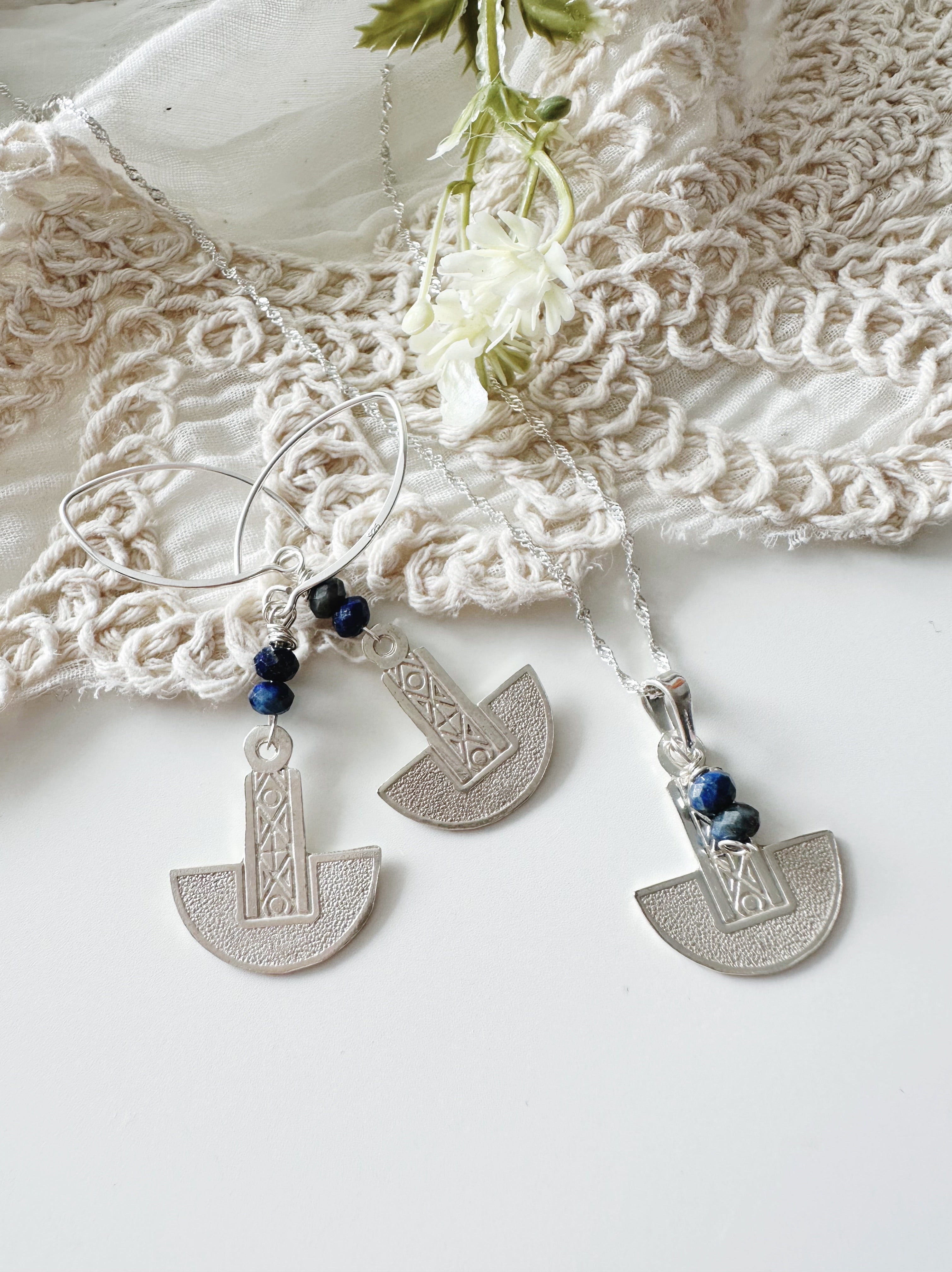 Conjunto de plata con Piedra Lapislázuli “Verdad Interior”