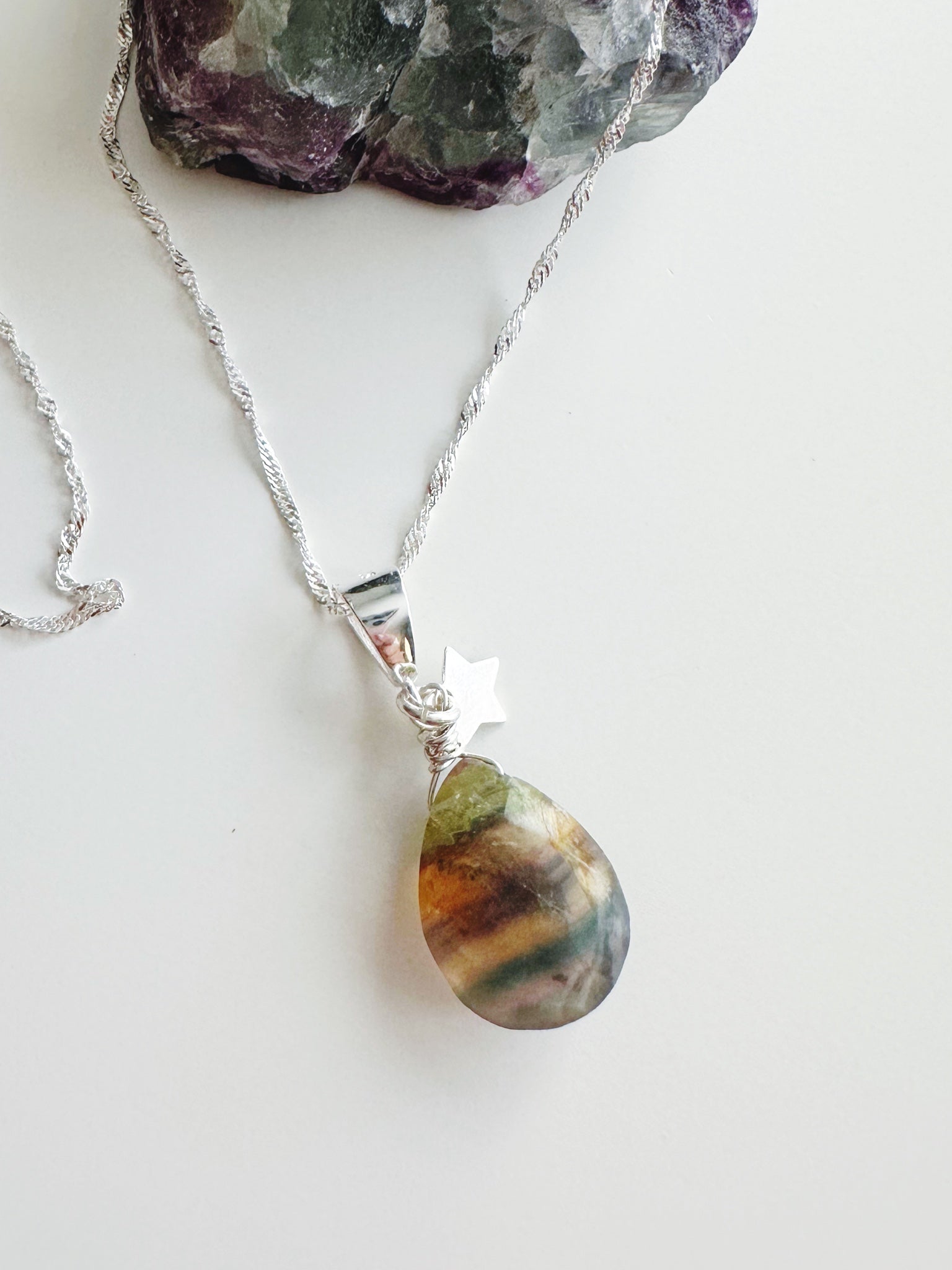 Collar de Fluorita Natural | Joya Espiritual con Significado . Incluye empaque  para regalo