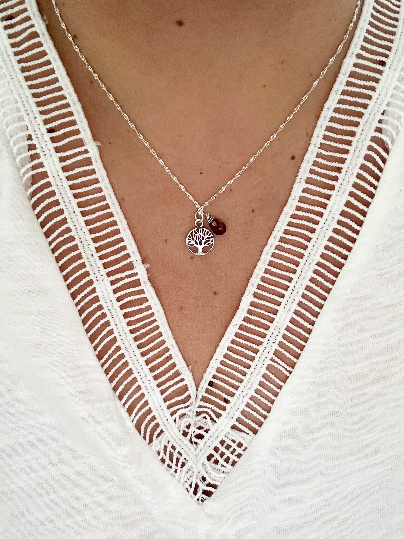 Collar Árbol de la vida y Piedra Granate