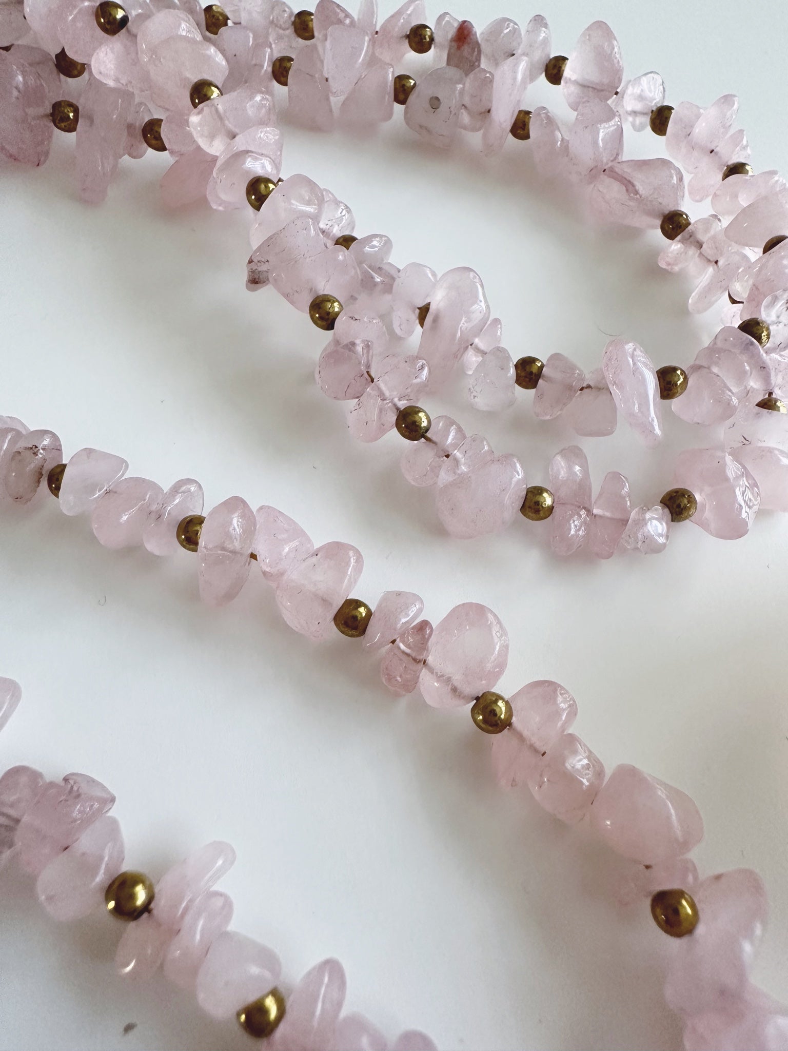 Collar Largo Cuarzo Rosa “Amor que Abraza”