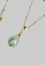 Collar Amuleto con Piedra Prehnita "Calma y Protección"
