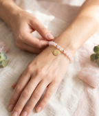 Pulsera Cuarzo Rosa y Flor de Loto "Amor y Renacimiento"