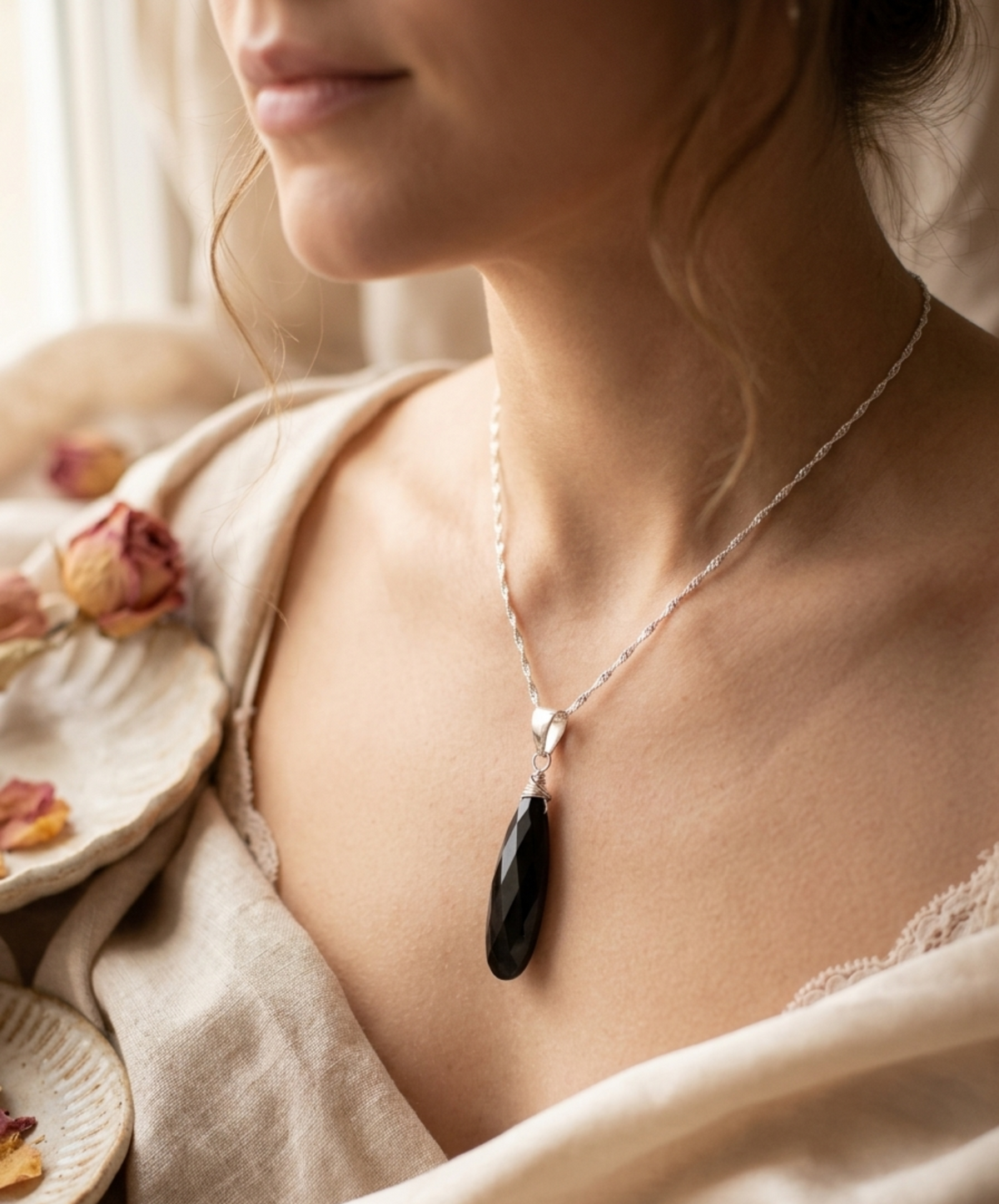 Collar "Alma protegida" de piedra Onix negro. PLATA 925