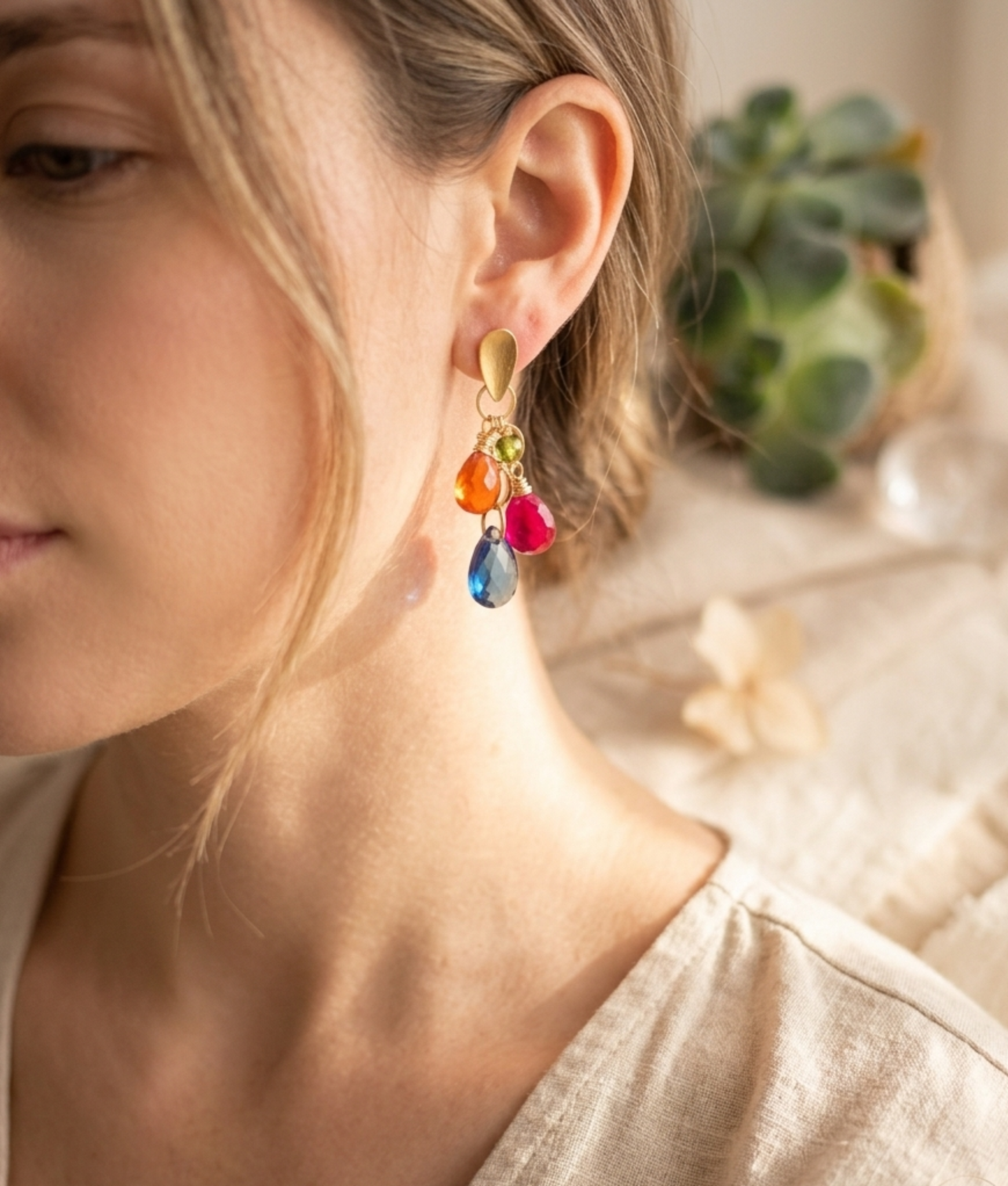 Aros “Energía bonita” en piedras de calcedonia y Cornalina.