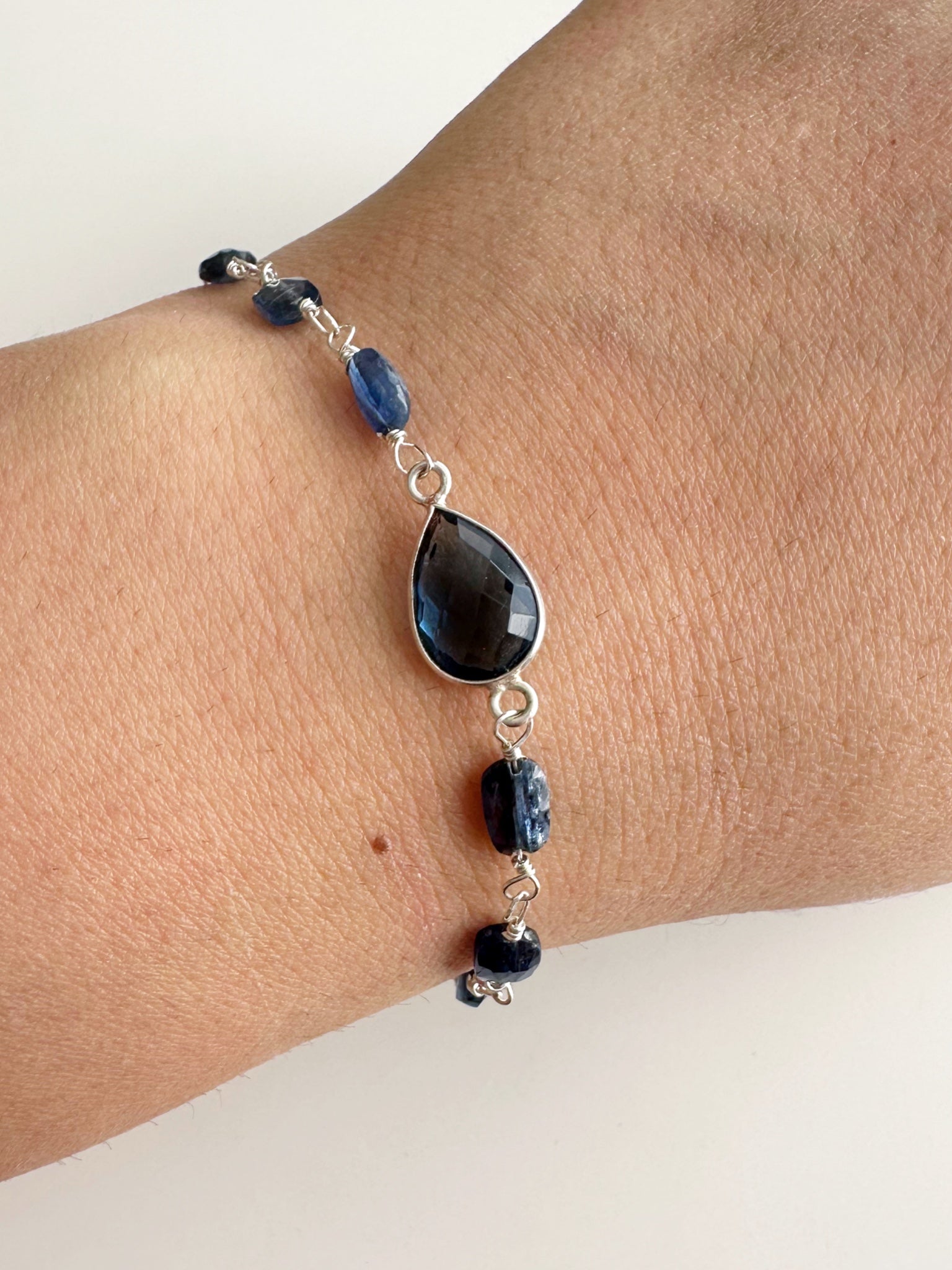 Pulsera de Plata 925 en piedra natural Cianita Azul. Incluye significado de la piedra y Packing para regalo