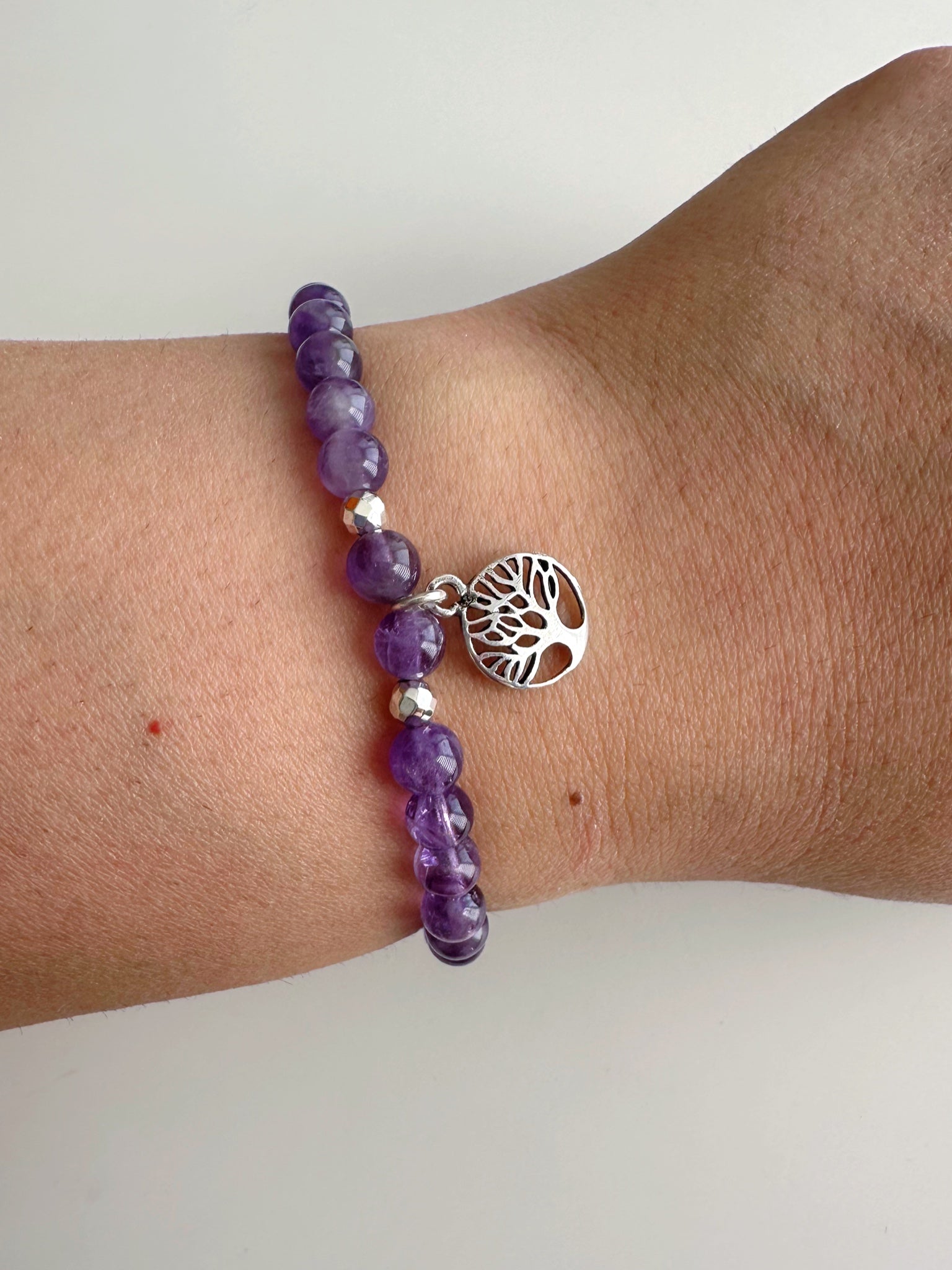 Pulsera de Plata 925 " Equilibrio Vital" en piedra Amatista y Árbol de la vida. Incluye significado de la piedra y packing para regalo