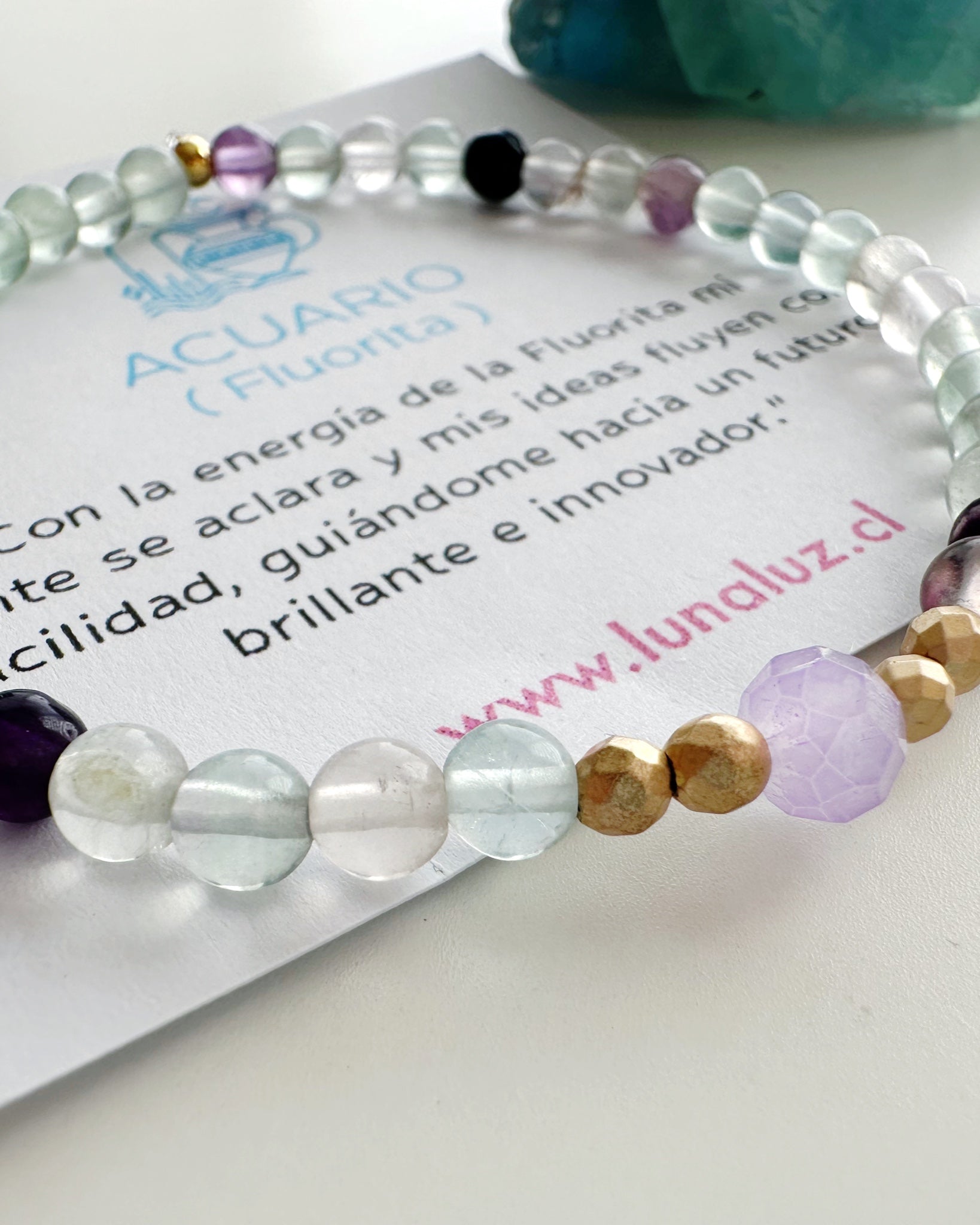 Pulsera Amuleto para Acuario en piedra Fluorita. Incluye mensaje especial y Packing para regalo