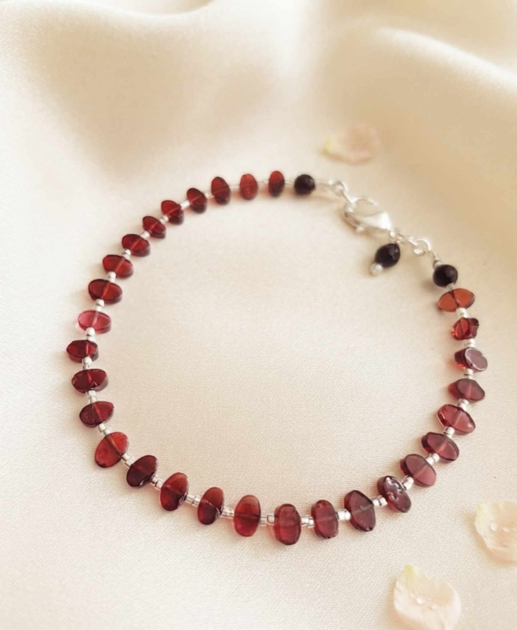 Pulsera “Fuego interior” en piedras Granate.