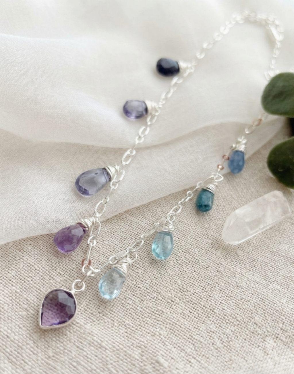 Collar "Reflejos del alma" mix de piedras naturales en tonalidades violeta y azuladas
