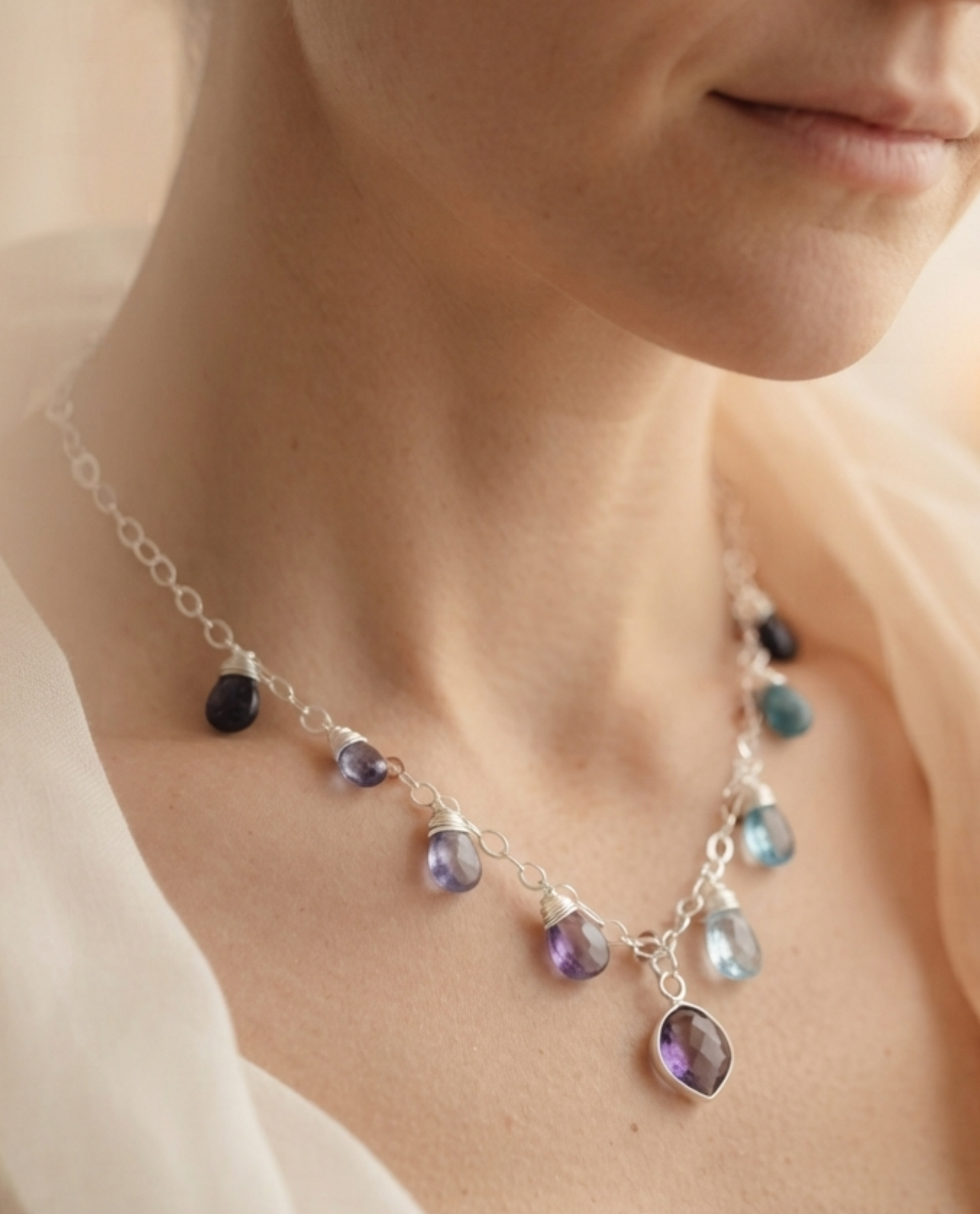 Collar "Reflejos del alma" mix de piedras naturales en tonalidades violeta y azuladas