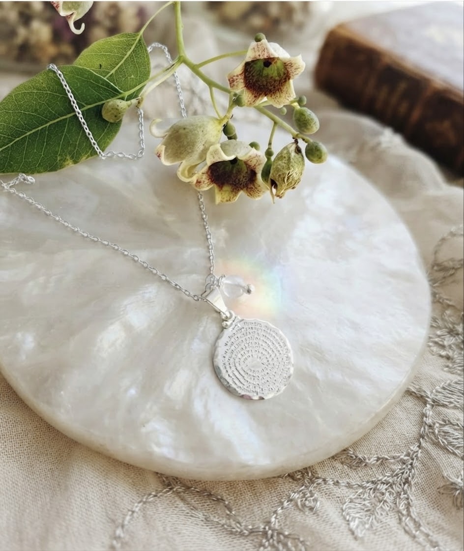 Collar “Fe y Amor” Padre Nuestro con Cuarzo Rosa. Enchape de Plata 950