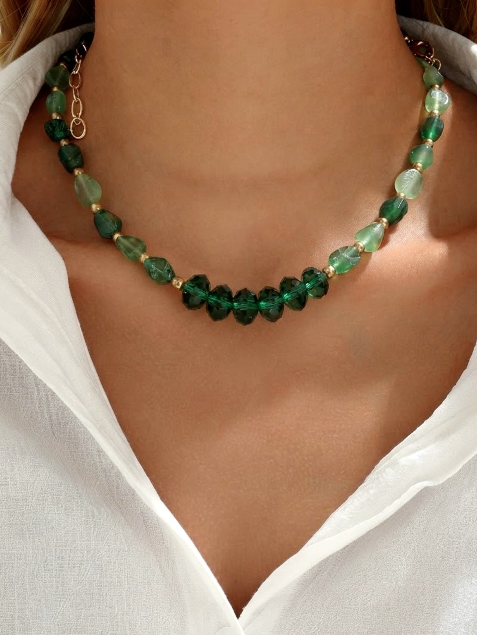 Collar "Alma en equilibrio" en piedra de  Ónix Verde. Enchape de Oro 18k