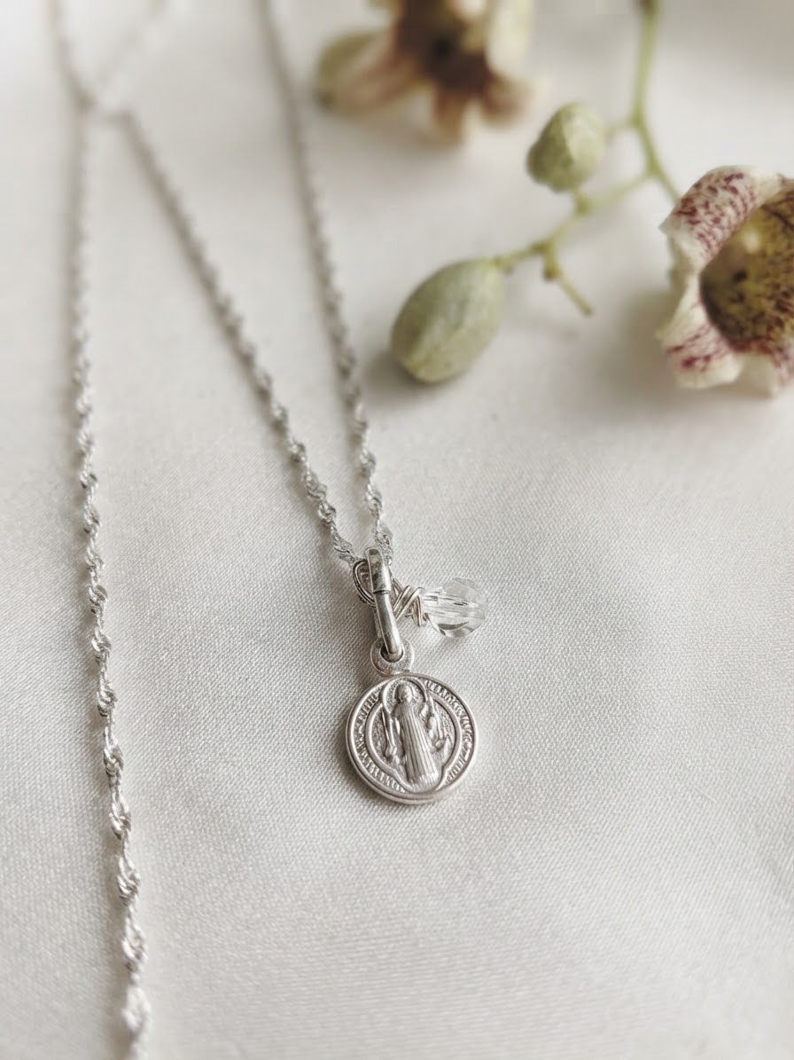 Collar "Protección y Luz" con medalla San Benito. PLATA 925