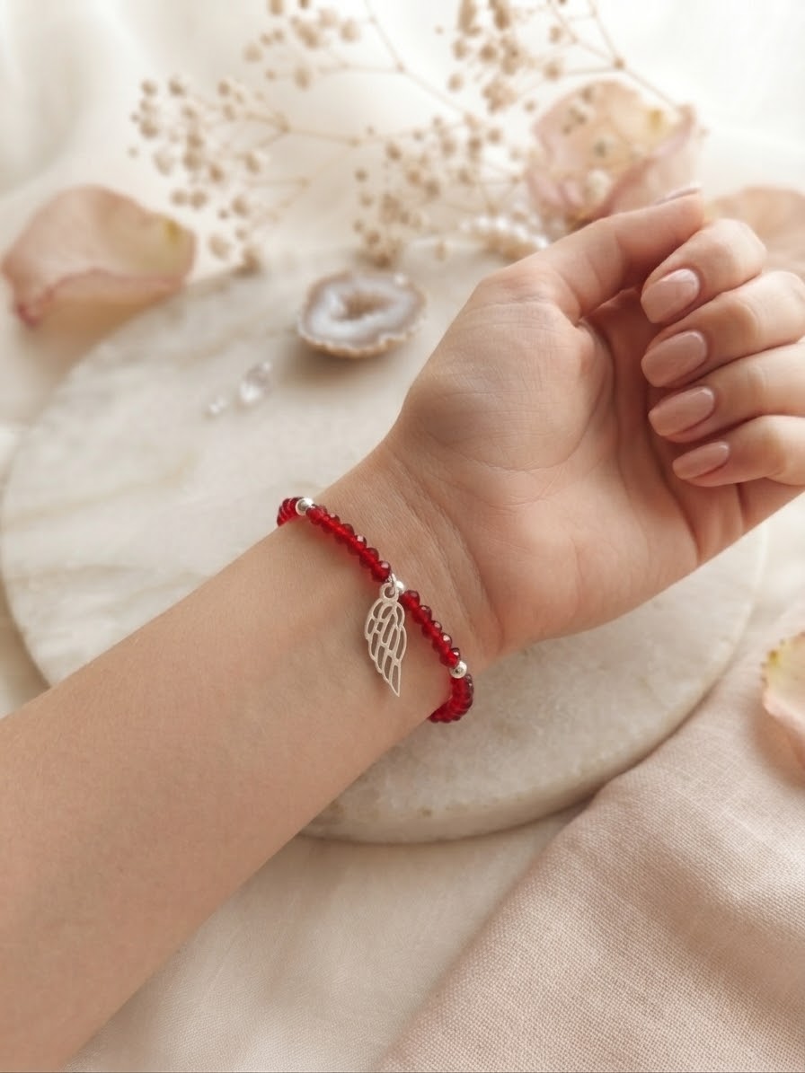 Pulsera “Siempre protegida” · Cristales rojos. PLATA 925