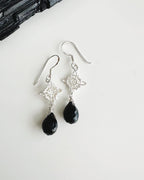 aros nudo de bruja y piedras de onix negro