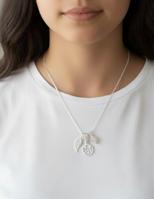 Collar Ángel de la guarda en Cuarzo Rosa. Incluye packing para regalo y mensaje especial