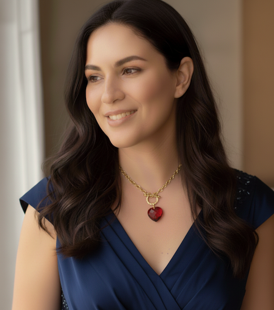 Collar corazón cristal color granate. Incluye packing para regalo.