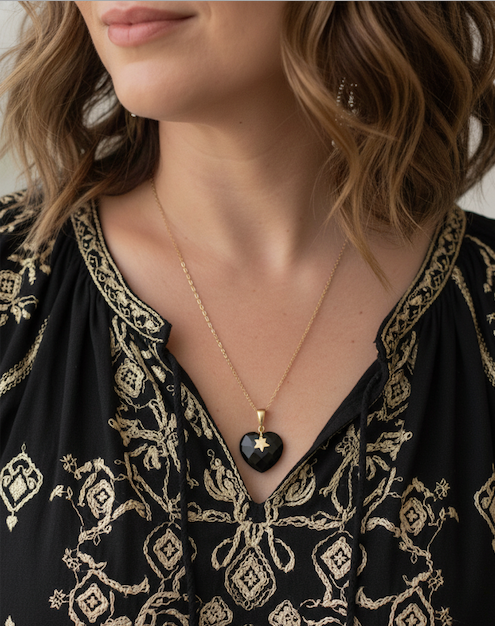 collar baño de oro en piedra de onix negro y estrella 