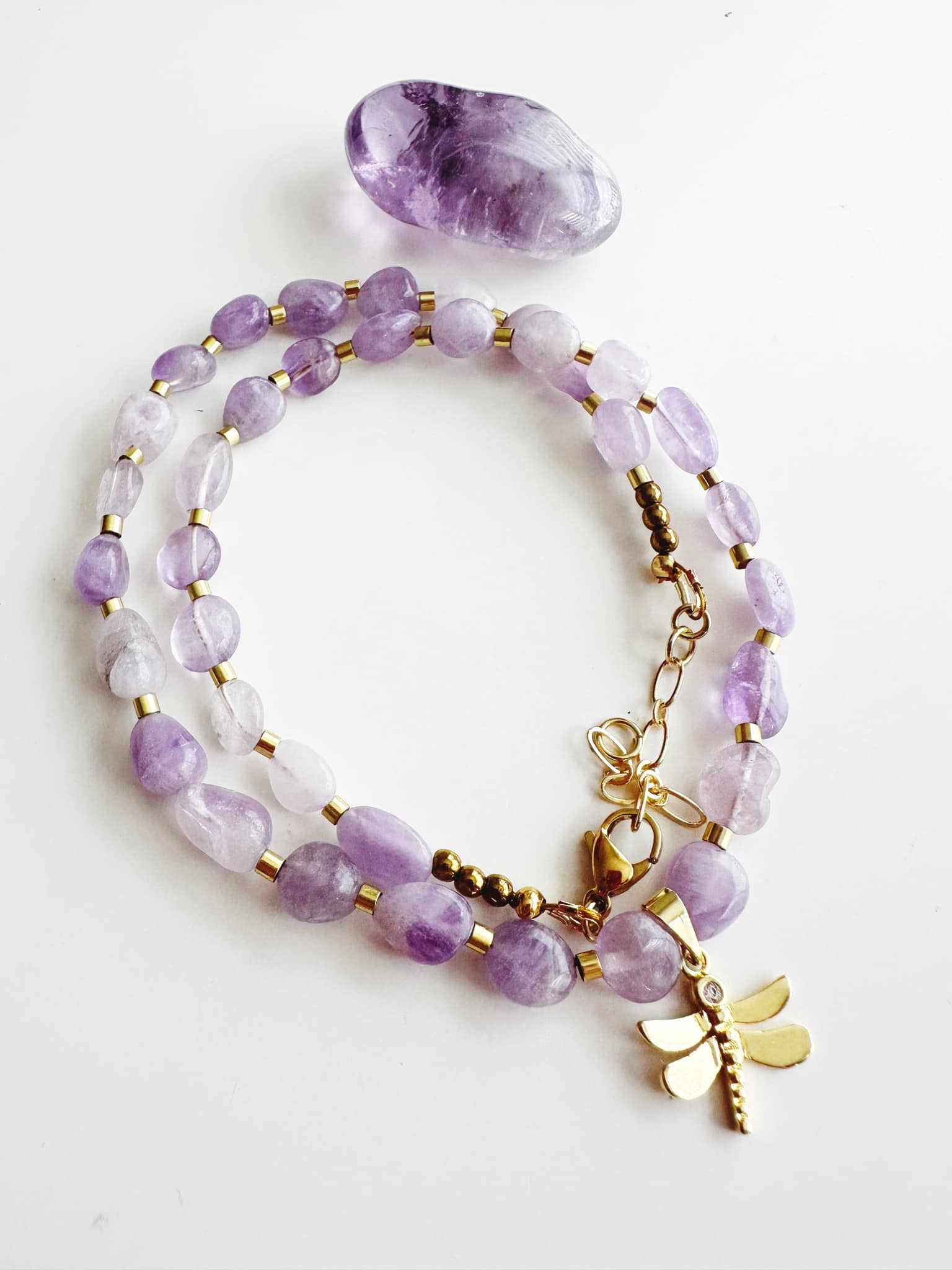 collar de libelula con piedras amatista
