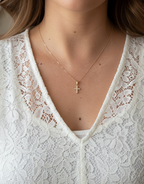 collar de mujer cruz de cristo 