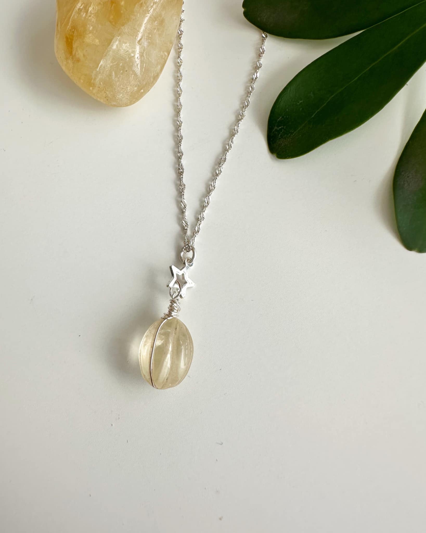 collar de plata y piedra cuarzo citrino