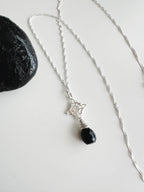 collar de mujer en plata 925 nudo de brujas y piedra natural