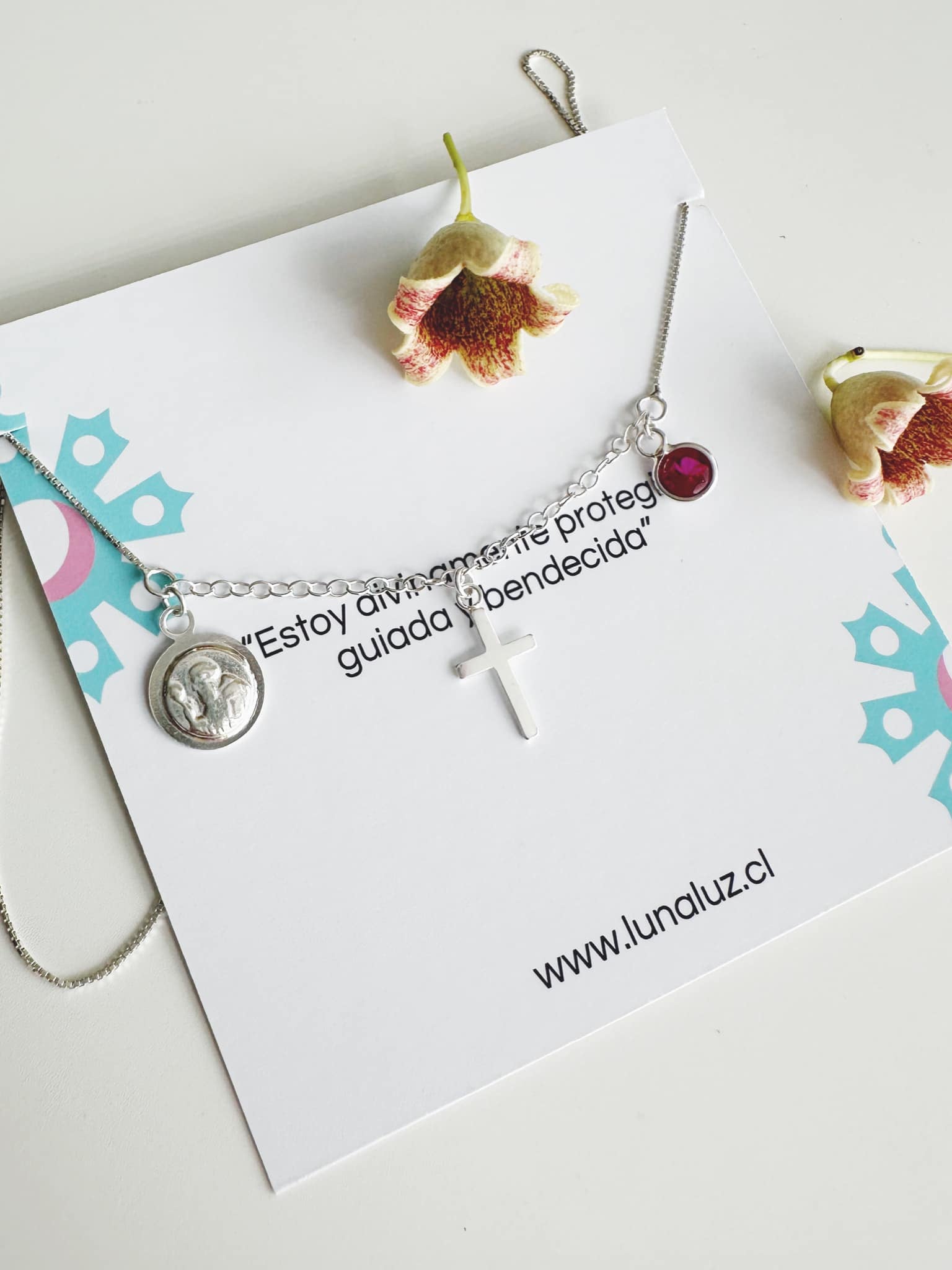 joyas de proteccion, collar con san benito y cruz de cristo