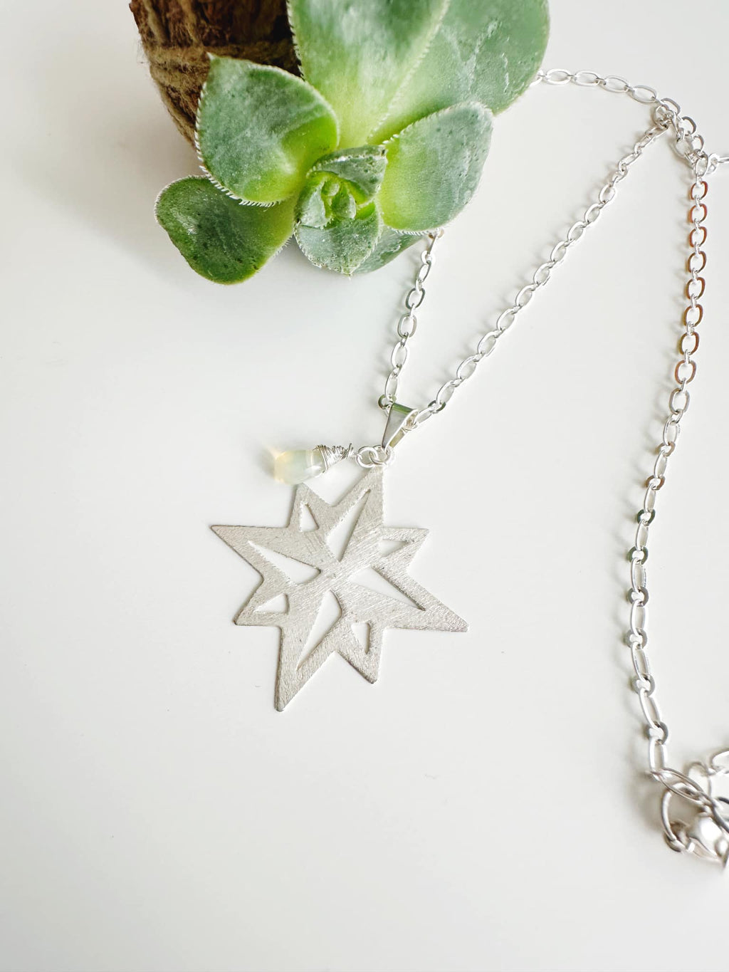 Collar Silver Estrella Guía piedra Ópalo. Incluye significado y packing para regalo