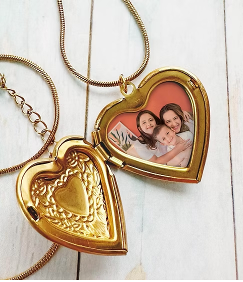 relicarios para mujer, joyas de relicarios, collar relicario, relicarios con foto, relicarios personalizados, joyas para mujer, joyas con valor sentimental, relicarios elegantes,relicarios de oro, relicarios modernos, joyas para regalo, relicarios corazón, relicarios con cadena, joyas conmemorativas, relicarios con diseño delicado, joyas para recordar, relicarios de mujer con foto, joyas clásicas para mujer, relicarios finos, joyas de amor y recuerdo,joyas románticas, joyas conmemorativas para mujer, relica