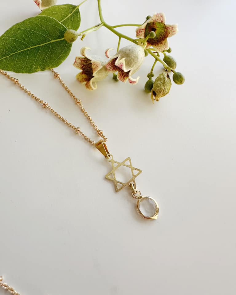 collar para mujer con la estrella de david y un punto de luz, bañado en oro