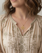 collar de mujer con semilla de la vida 