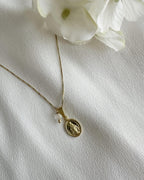 collar virgen de los rayos en baño de oro para mujer
