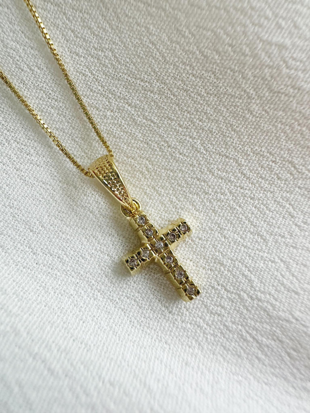 joyas de mujer en cruz con circones 