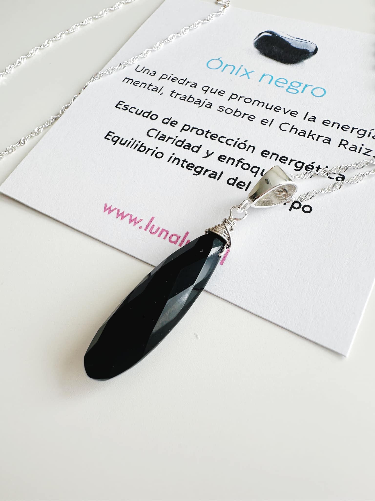 Collar "Alma protegida" de piedra Onix negro. Amuleto de protección