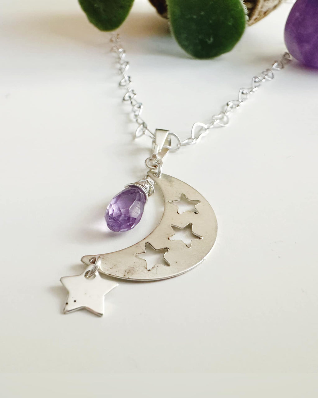 cadena collar mujer con luna y estrellas y piedras amatista