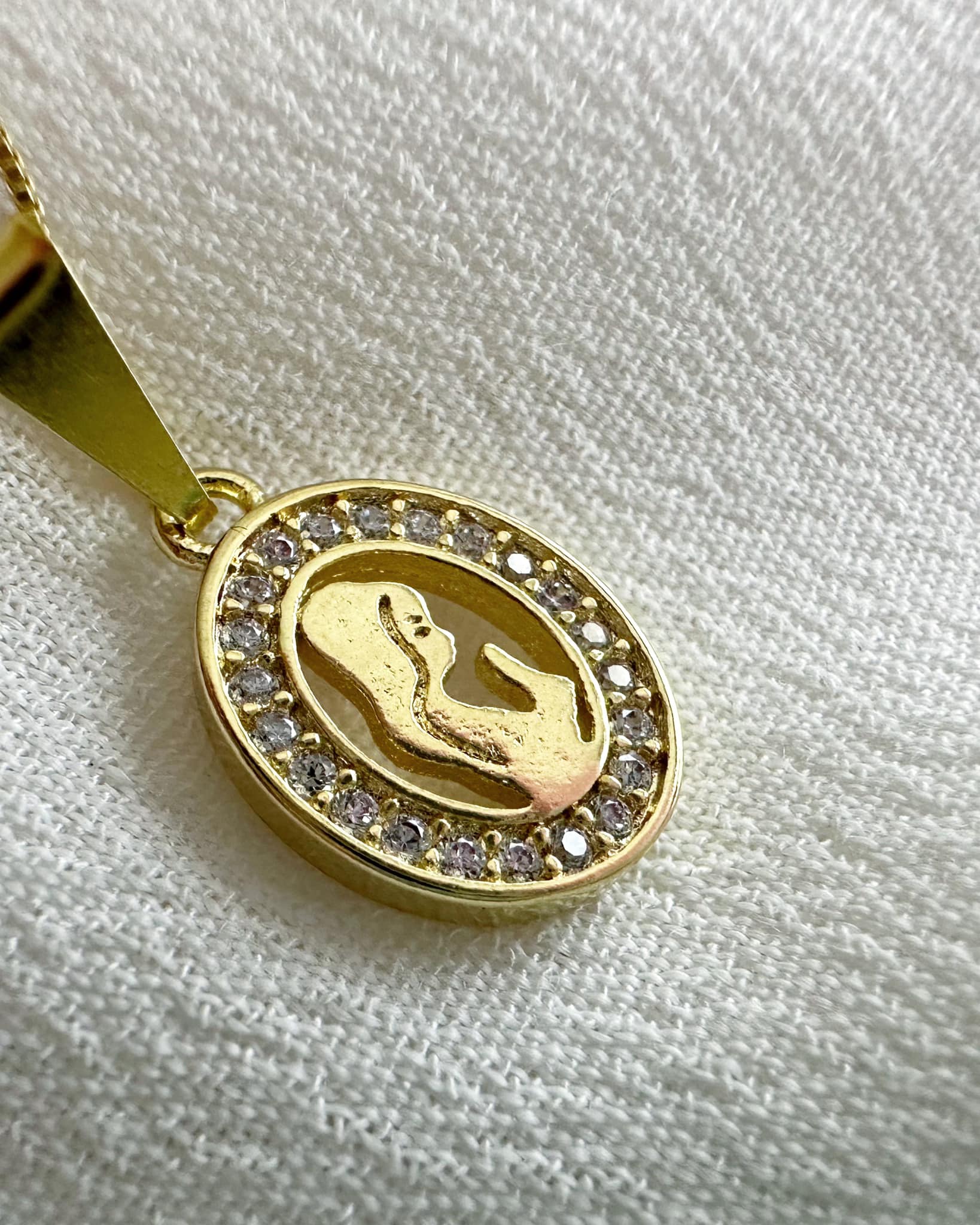 medalla irgen niña con circones