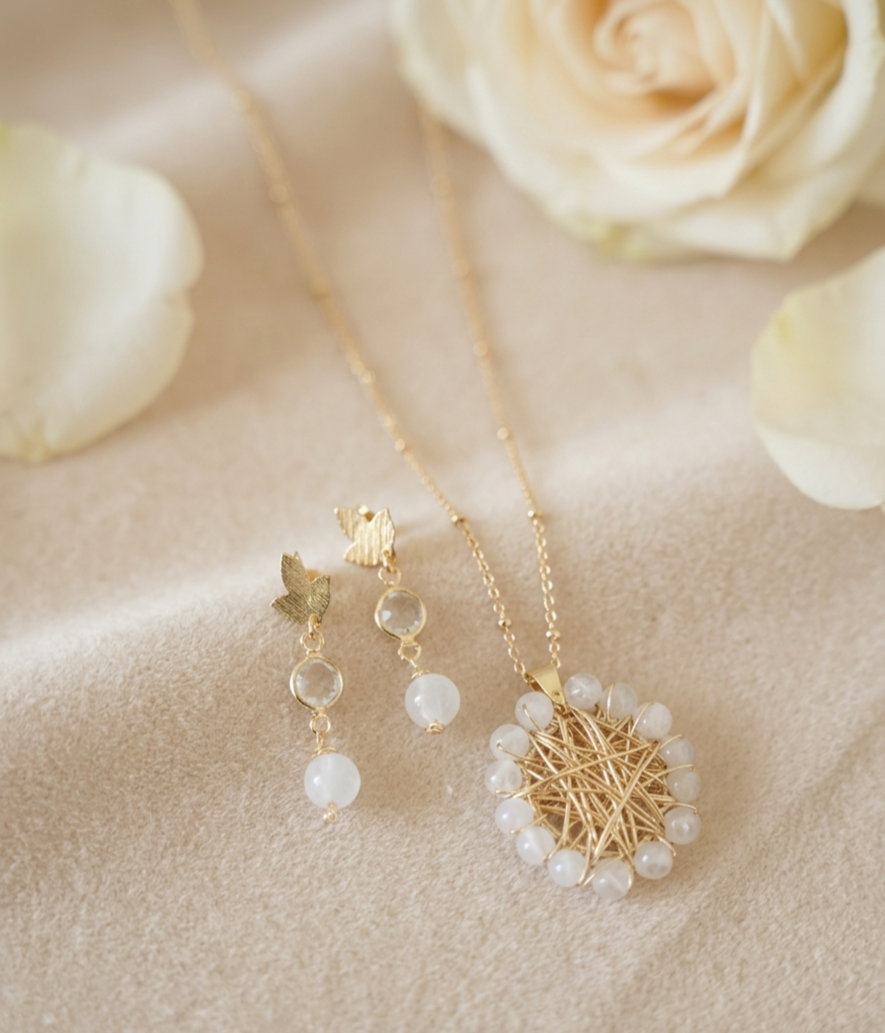 Conjunto "Luz de Selene" en piedra selenita