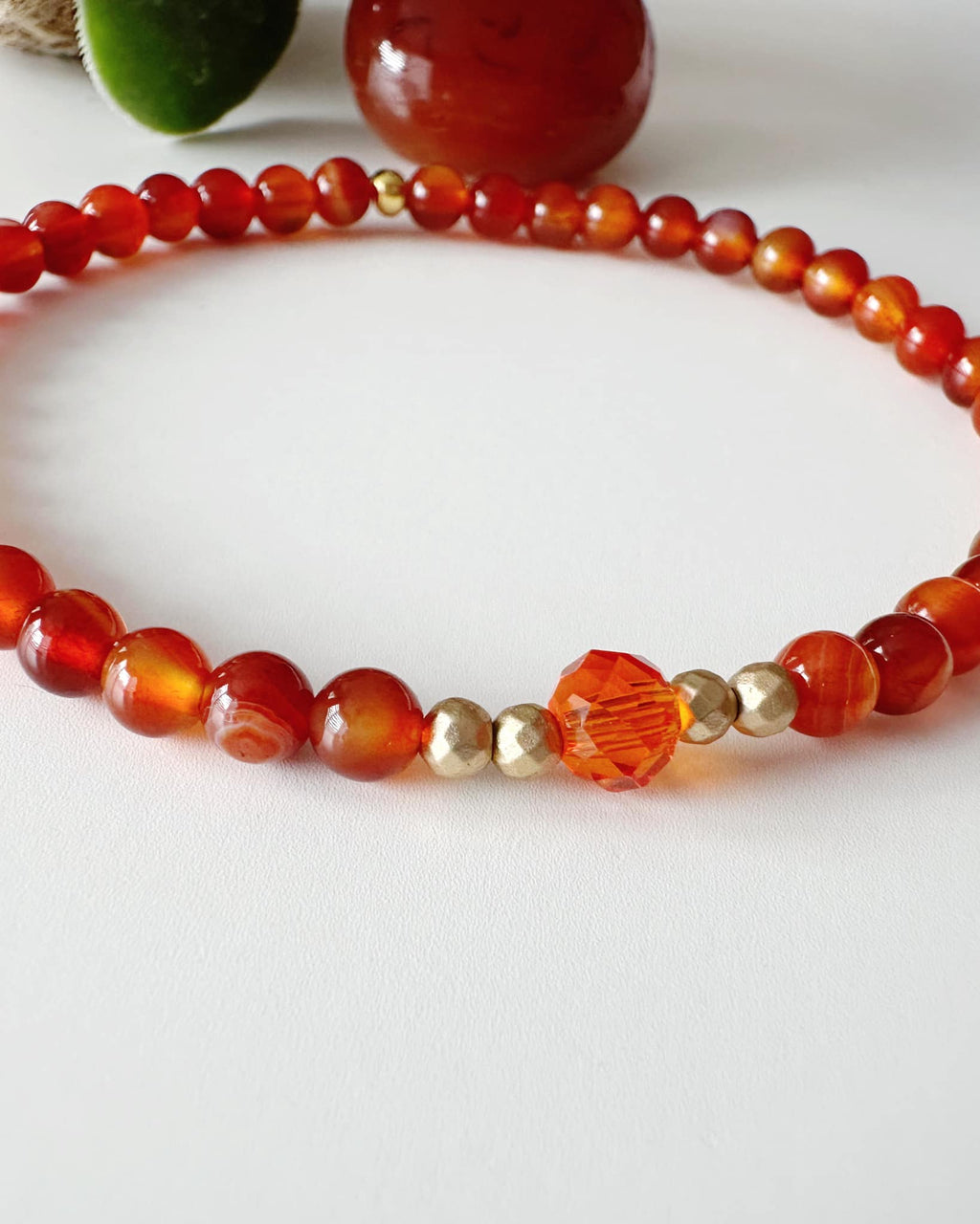 pulsera en peidras cornalinas para escorpio