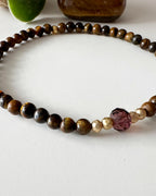 pulsera en piedras de ojo de tigre de cerca